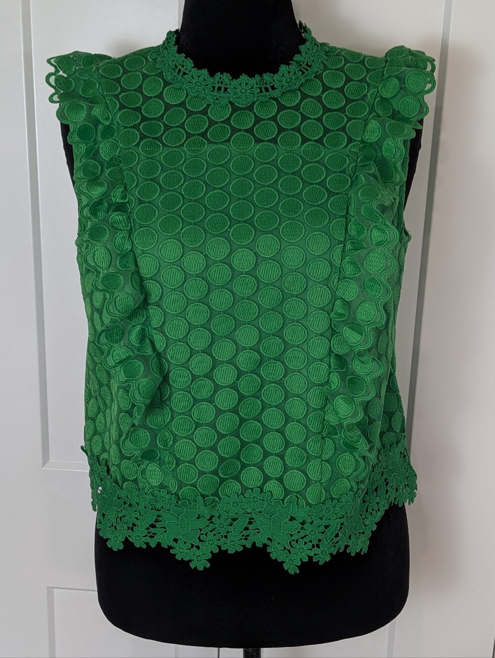 Ivy & Sage Green Polka Dot Lace Ruffle Sleeveless Round Neck Blouse Sz L
